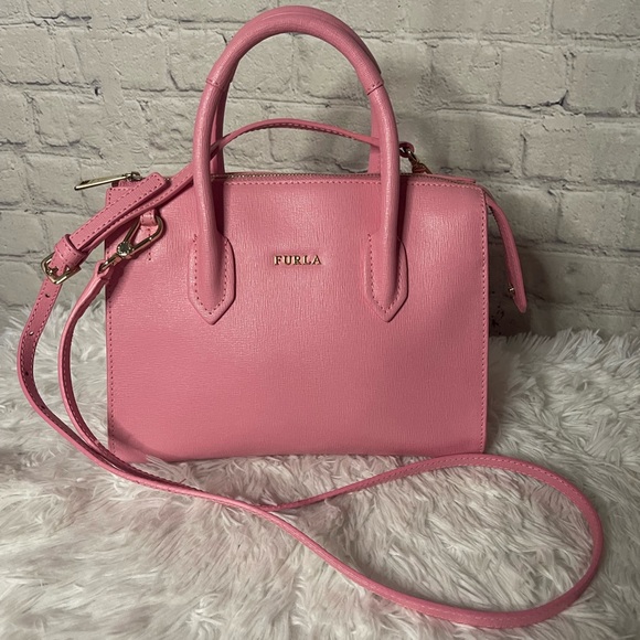Furla Handbags - EUC!🌸Furla Adorable Pink Handbad